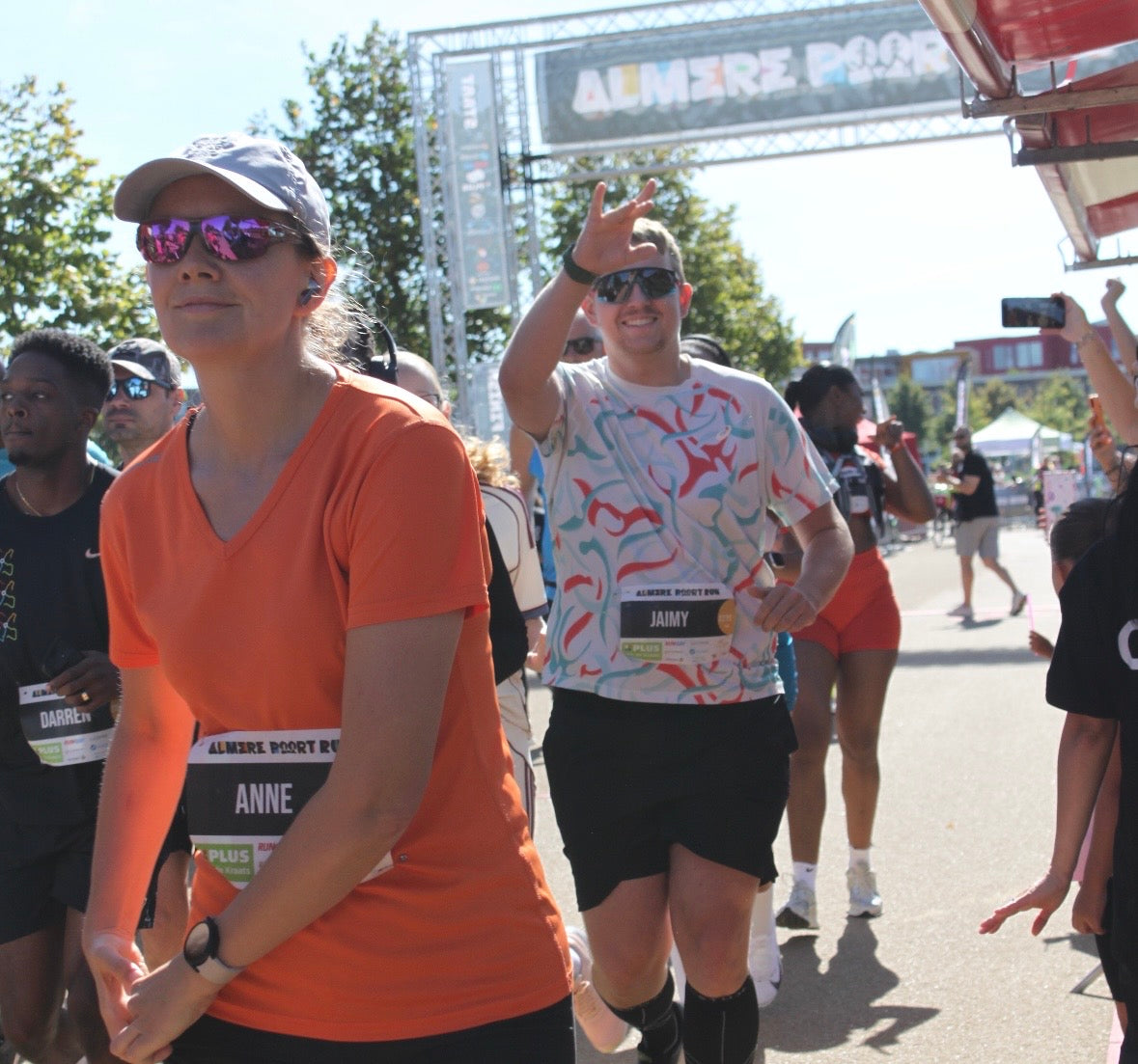 RCVRY team handing out cans at the Almere Poort Run